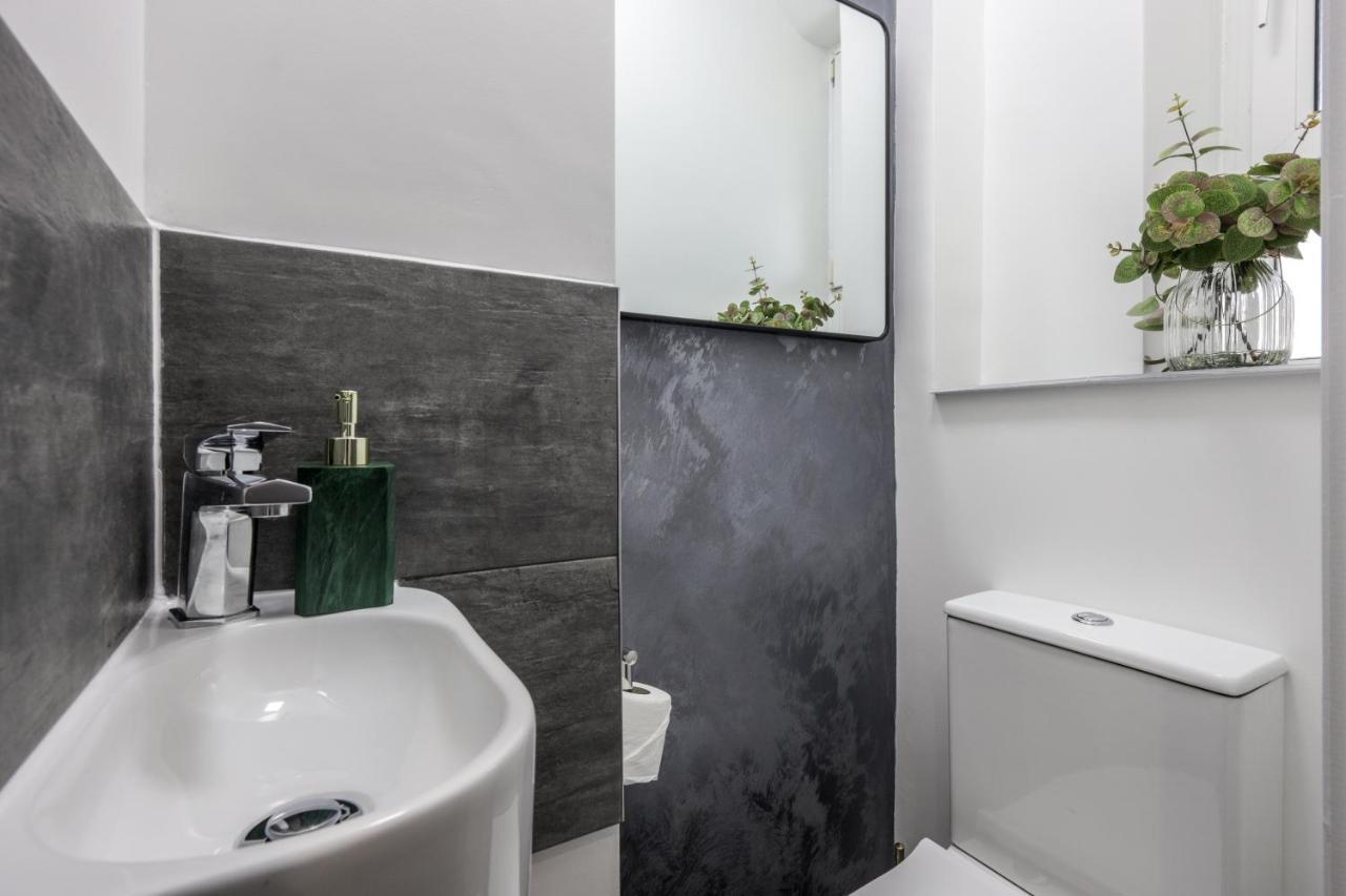 Cosy 4-Bedroom Apartment Next To Borough London Kültér fotó